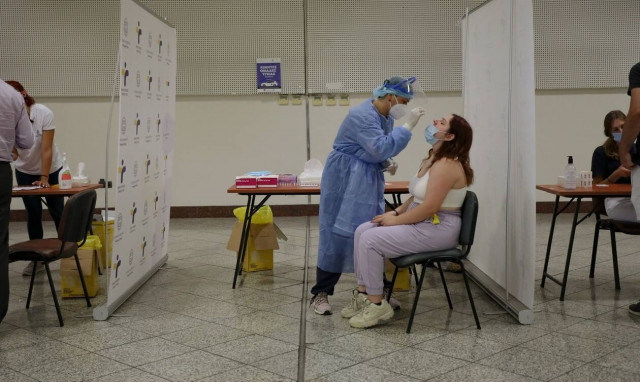 Μετάλλαξη Δέλτα: Σε ποιες περιοχές εντοπίστηκαν τα περισσότερα κρούσματα – Ποιοι κινδυνεύουν