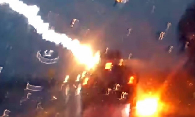 Απίστευτο: Δείτε έναν κεραυνό να χτυπά ένα Jeep Cherokee