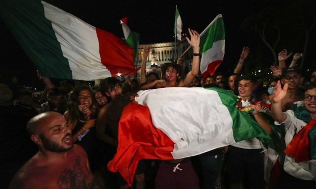 Euro 2020: Απαγορεύτηκαν οι γιγαντοοθόνες σε Μιλάνο, Νάπολι – Φόβοι για τη μετάλλαξη «Δέλτα»