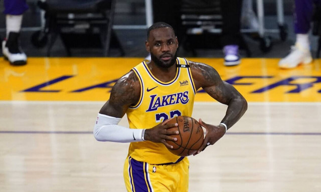 ΛεΜπρον Τζέιμς: Ο πιο μισητός αθλητής στον κόσμο των social media (photo)