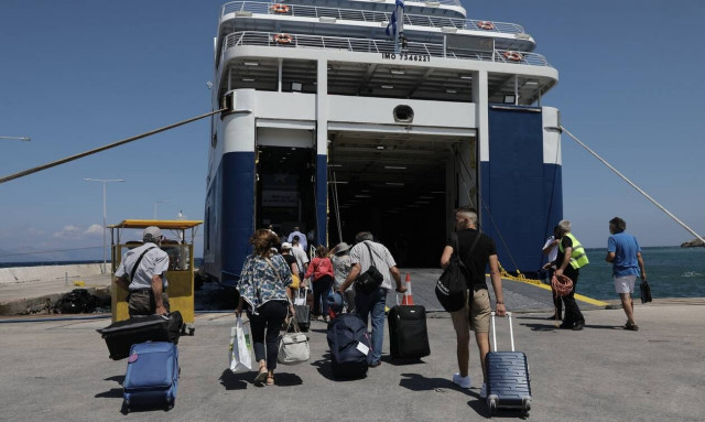 Ίος: Πάνω από 1.400 παιδιά μετά τις Πανελλήνιες – Τα κρούσματα και η καραντίνα