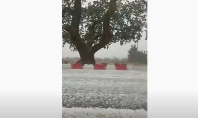 Καιρός – Ιωάννινα: Προβλήματα από το ισχυρό μπουρίνι και το χαλάζι (vid)