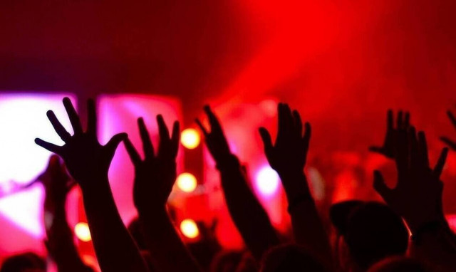 κορονοπάρτι παραλιακή