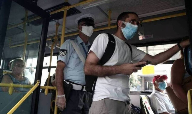 Extra perks for vaccinated to be offered as incentives on public transport, Karamanlis says