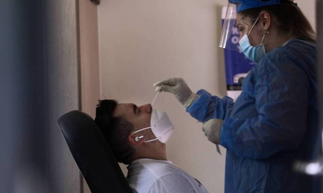 Greece registers 2,065 new coronavirus infections on Monday, 10 deaths; 139 in ICUs nationwide