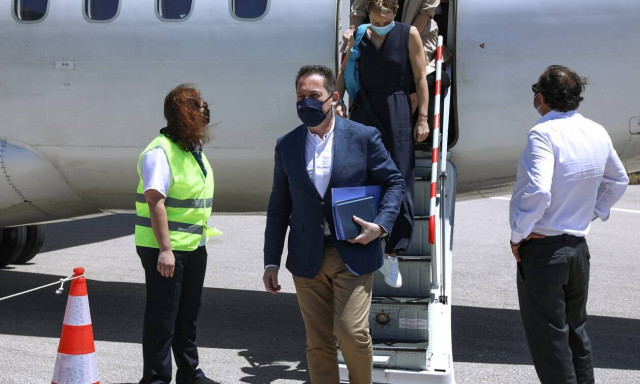 Περιοδεία Πέτσα σε Στερεά Ελλάδα, Θεσσαλία και Θεσσαλονίκη για τους εμβολιασμούς