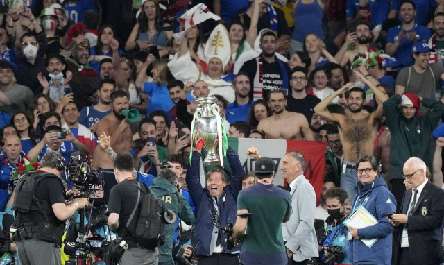 Euro 2020: «Oλέθριο» το θέαμα οπαδών χωρις μάσκα στον τελικό λέει ο ΠΟΥ- SOS για τη μετάλλαξη Δέλτα