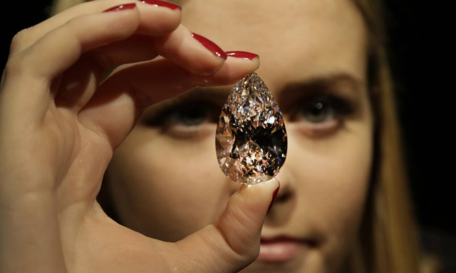Sotheby’s: Πουλήθηκε σπάνιο διαμάντι 101 καρατίων: Η πιο ακριβή αγοραπωλησία με κρυπτονόμισμα