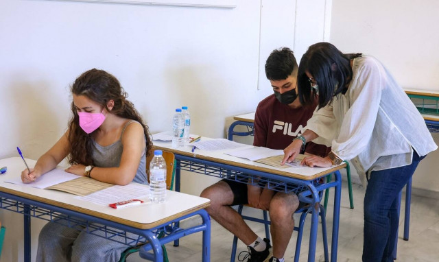 Αλλαγές στην Παιδεία: Ελάχιστη Βάση Εισαγωγής και Παράλληλο Μηχανογραφικό