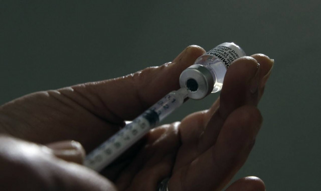 Κορονοϊός: Η Κομισιόν προετοιμάζεται και για τρίτη ενισχυτική δόση του εμβολίου