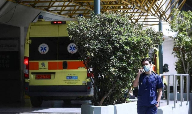 Κορονοϊός: «Καμπανάκι» στο ΕΣΥ - Περισσότερες πάλι οι εισαγωγές από τα εξιτήρια