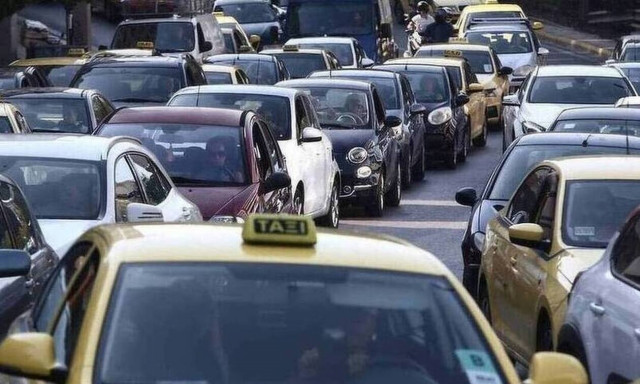 Τροχαίο ΤΩΡΑ στην Αττική Οδό - Μεγάλες καθυστερήσεις