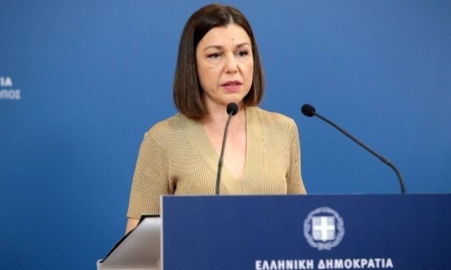 PM Mitsotakis to announce decisions regarding mandatory vaccination by Tuesday, Peloni says