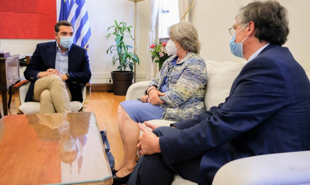 Τσίπρας: «Αγνοήστε τον διχαστικό λόγο του Μητσοτάκη - Εμβολιαστείτε, φοράτε μάσκες»