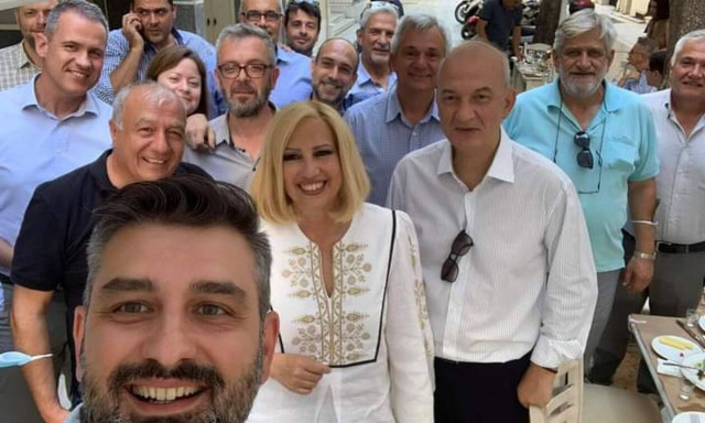 Τα τσίπουρα της Φώφης στη Ζαλοκώστα