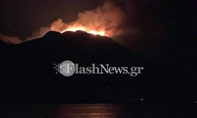 Φωτιά σε δύσβατη περιοχή στα Χανιά - Μεγάλη κινητοποίηση της Πυροσβεστικής (vids)