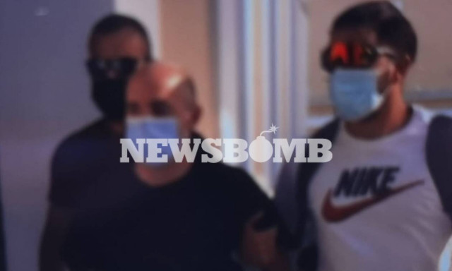 Ηλιούπολη: Από την πίσω πόρτα για να απολογηθούν ο αστυνομικός-προαγωγός και ο πατέρας της 19χρονης