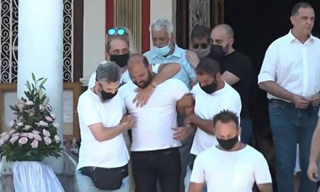 Τροχαίο στη Νίκαια: Αβάσταχτος πόνος στο τελευταίο «αντίο» στην 7χρονη Παναγιώτα (vid)