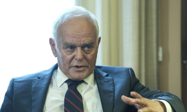 Μανιτάκης: Συνταγματική η αναστολή εργασίας για τους αρνητές των εμβολίων