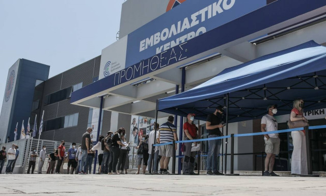 Κορονοϊός: Αυτά είναι τα 17 επαγγέλματα που γίνεται υποχρεωτικός ο εμβολιασμός