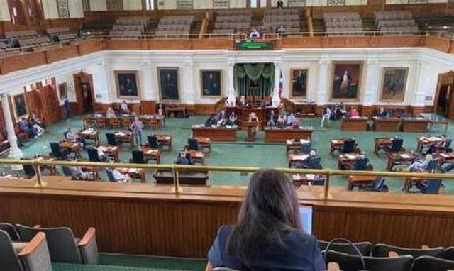 ΗΠΑ: Πάνω από 50 Δημοκρατικοί βουλευτές εγκατέλειψαν το Τέξας για να εμποδίσουν την ψήφιση ν/σ