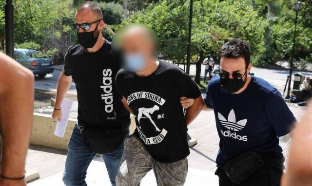 Ηλιούπολη: «Εκδιδόταν κατ' επιλογή της», λέει ο κατηγορούμενος αστυνομικός - Αρνείται τις κατηγορίες