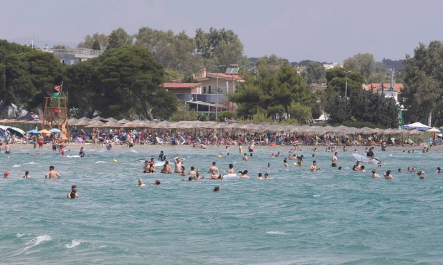 Καιρός: Συνεχίζεται ο καύσωνας – Μέχρι και τους 41 βαθμούς θα δείξει το θερμόμετρο την Πέμπτη