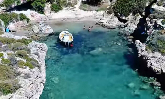 Αυτή η πανέμορφη παραλία που βρίσκεται μία ανάσα μακριά σου