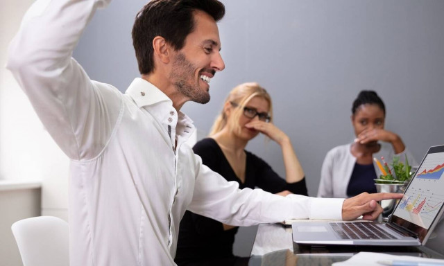 Έξι φάουλ υγιεινής που κάνουν οι εργαζόμενοι στα γραφεία