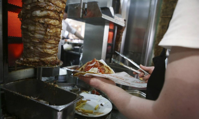 Βόλος: Αλλλομηνύθηκαν με αφορμή... ένα σουβλάκι