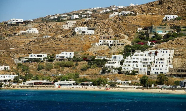 Mykonos: 17-year-old student arrested for child pornography