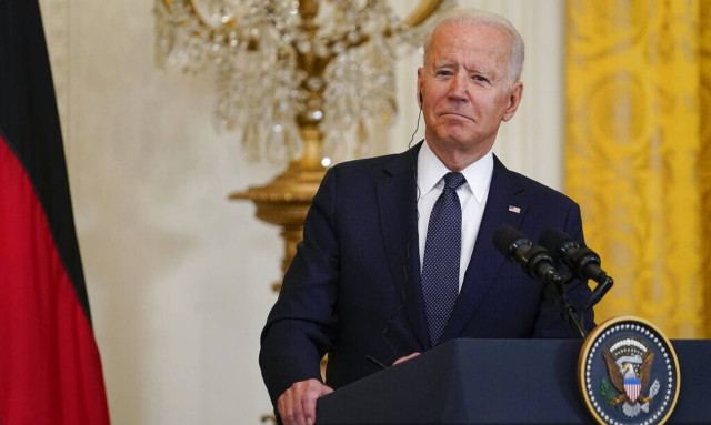 Μπάιντεν: Η Ουάσινγκτον επανεξετάζει την απαγόρευση ταξιδιών στην Ευρώπη