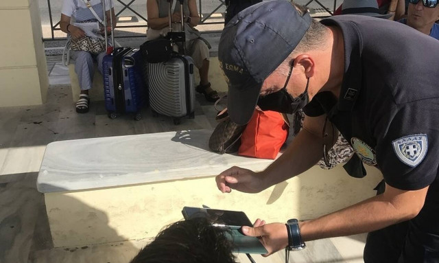 Λιμάνι Σύρου: Αυστηροί έλεγχοι από το λιμενικό στους επιβάτες των πλοίων