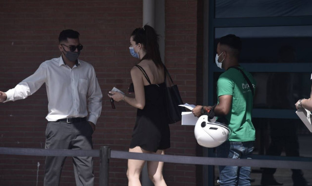 Εμβόλιο κορονοϊού: Το απόγευμα ανοίγει η πλατφόρμα για τους 15 - 17 - Νέες διευκρινίσεις