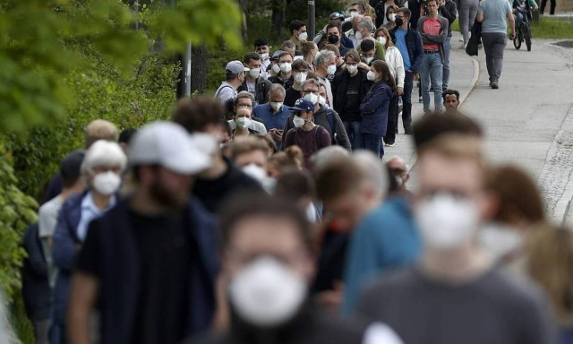 Κορονοϊός - Βασιλακόπουλος: «Δεν θα σταματήσει το τέταρτο κύμα αν δεν εμβολιαστούμε»