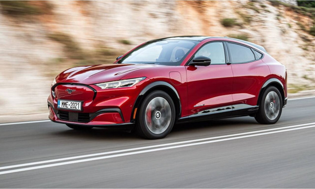 H Ford Mustang καλπάζει και ηλεκτρικά ως Mach-E