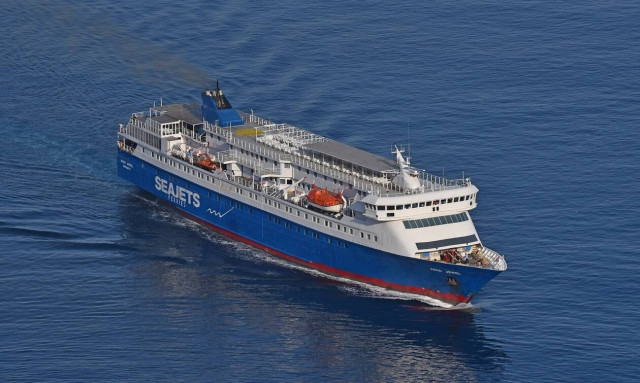 Η SEAJETS με το AQUA JEWEL μετέφερε ισχυρή πυροσβεστική δύναμη στη Σάμο