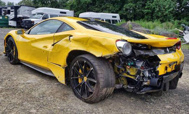 Πόσα χρήματα μπορεί να πιάσει μία τρακαρισμένη Ferrari 488 Pista;