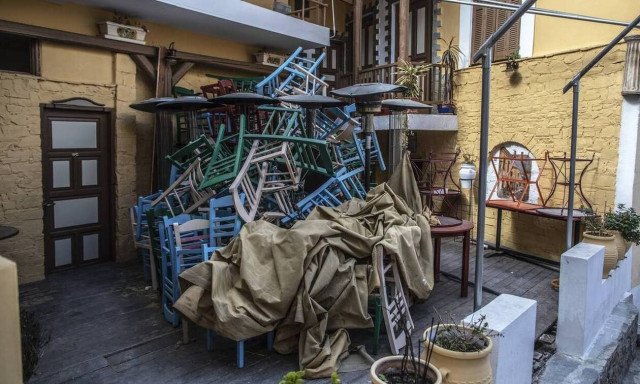 Φορολογικές αποσβέσεις και για τις κλειστές λόγω της πανδημίας επιχειρήσεις