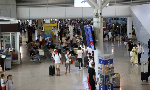 Ταξίδια με πλοία και αεροπλάνα: Πώς θα γίνεται η επιστροφή από τα νησιά - Τι ισχύει με τα self test