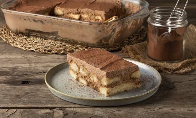 Τιραμισού σοκολάτας - Μία ιδιαίτερη συνταγή του Άκη Πετρετζίκη που θα λατρέψετε