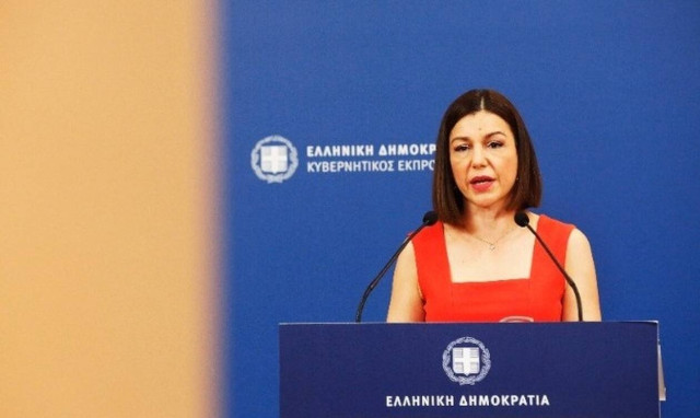 Gov't spokesperson responds to Tsipras on Mykonos measures