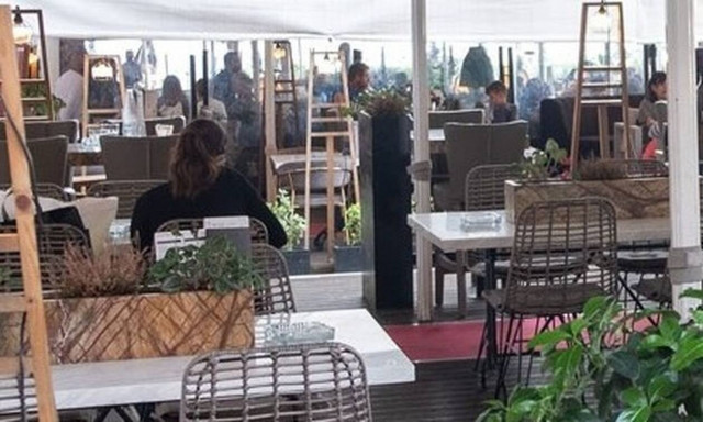 Νέα μέτρα: Στη Λάρισα το πρώτο πρόστιμο για ανεμβολίστο πελάτη - «Λουκέτο» για επτά ημέρες