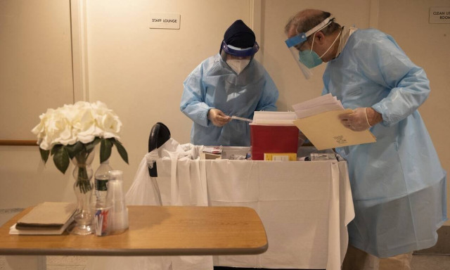 Βρετανία: Η κυβέρνηση θα αποφασίσει ενάντια στον μαζικό εμβολιασμό των εφήβων κατά του κορονοϊού