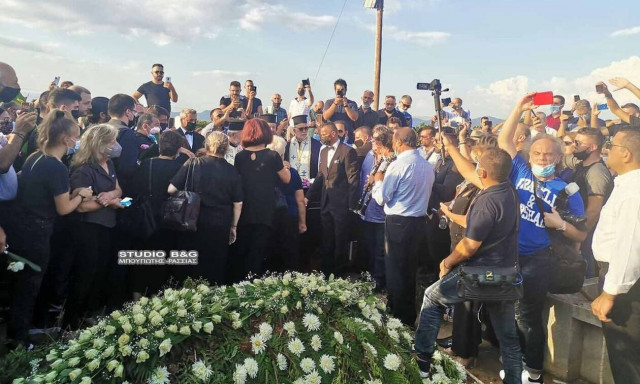 Αργολίδα: Συγγενείς και φίλοι είπαν με τραγούδια το τελευταίο «αντίο» στην Φιλιώ Πυργάκη