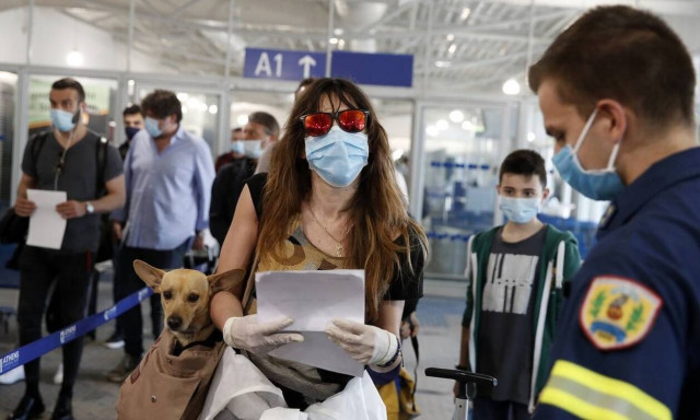 Πολλαπλασιάζονται τα μέτρα στην Ευρώπη με στόχο την αναχαίτιση ενός νέου κύματος της πανδημίας