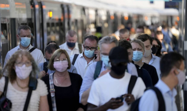 Μετάλλαξη Βήτα: Η νέα απειλή που «ξεφεύγει» από τα εμβόλια– Eίναι πιο επικίνδυνη από τη «Δέλτα»;