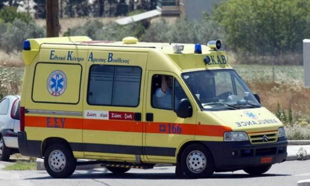 Κρήτη: Γυναίκα βρέθηκε χτυπημένη και εγκαταλελειμμένη στη μέση του δρόμου