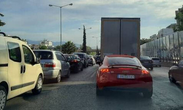 Κίνηση ΤΩΡΑ: Ταλαιπωρία στον Κηφισό – Καθυστερήσεις στην Αττική Οδό