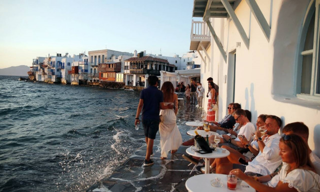 Τουριστές στη Μύκονο